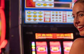 Antarmuka Perpustakaan Game kumbang 4d dengan kategori slot dan live casino di mobile